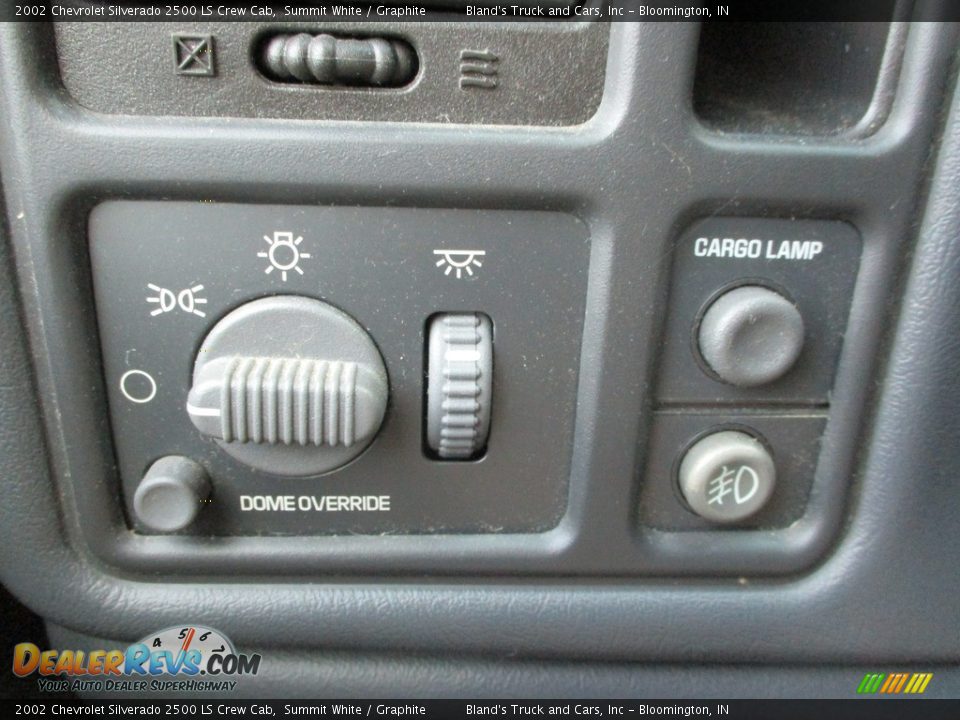 Controls of 2002 Chevrolet Silverado 2500 LS Crew Cab Photo #12