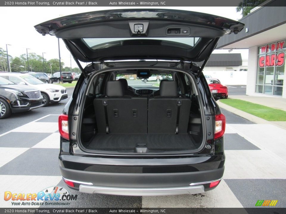 2020 Honda Pilot Touring Crystal Black Pearl / Black Photo #5