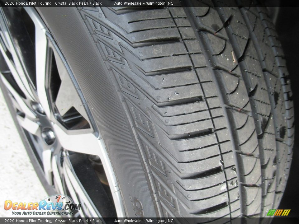 2020 Honda Pilot Touring Crystal Black Pearl / Black Photo #8