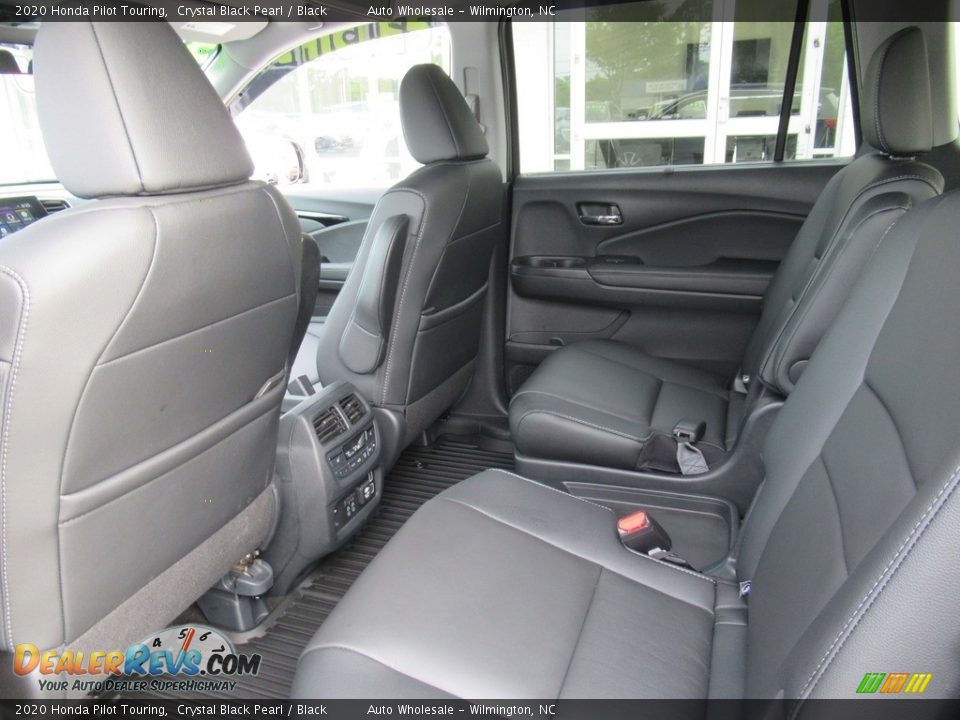 2020 Honda Pilot Touring Crystal Black Pearl / Black Photo #12