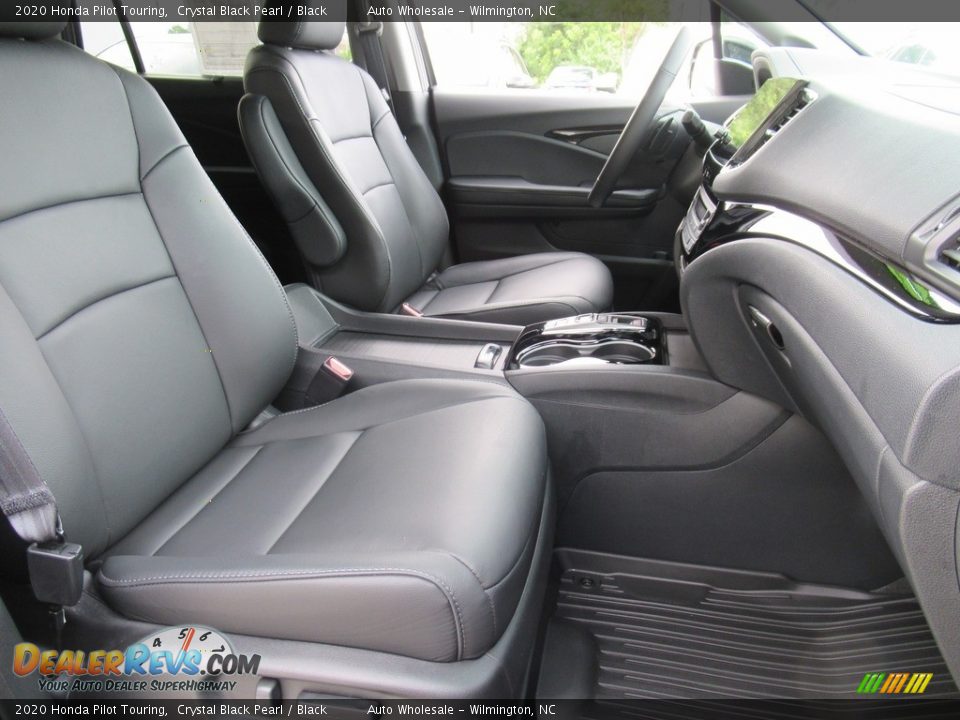 2020 Honda Pilot Touring Crystal Black Pearl / Black Photo #13