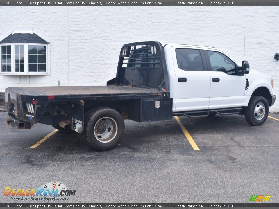 2017 Ford F350 Super Duty Lariat Crew Cab 4x4 Chassis Oxford White / Medium Earth Gray Photo #2