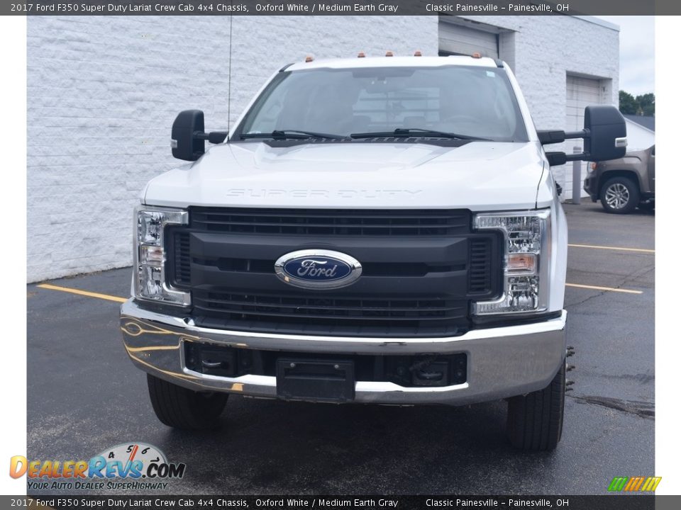 2017 Ford F350 Super Duty Lariat Crew Cab 4x4 Chassis Oxford White / Medium Earth Gray Photo #4