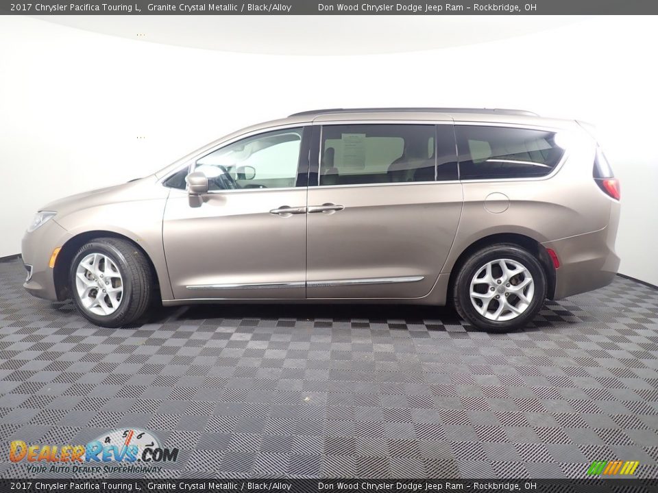 2017 Chrysler Pacifica Touring L Granite Crystal Metallic / Black/Alloy Photo #9