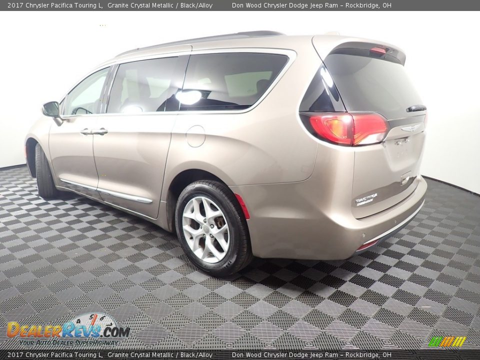 2017 Chrysler Pacifica Touring L Granite Crystal Metallic / Black/Alloy Photo #10