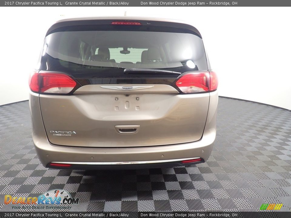 2017 Chrysler Pacifica Touring L Granite Crystal Metallic / Black/Alloy Photo #11