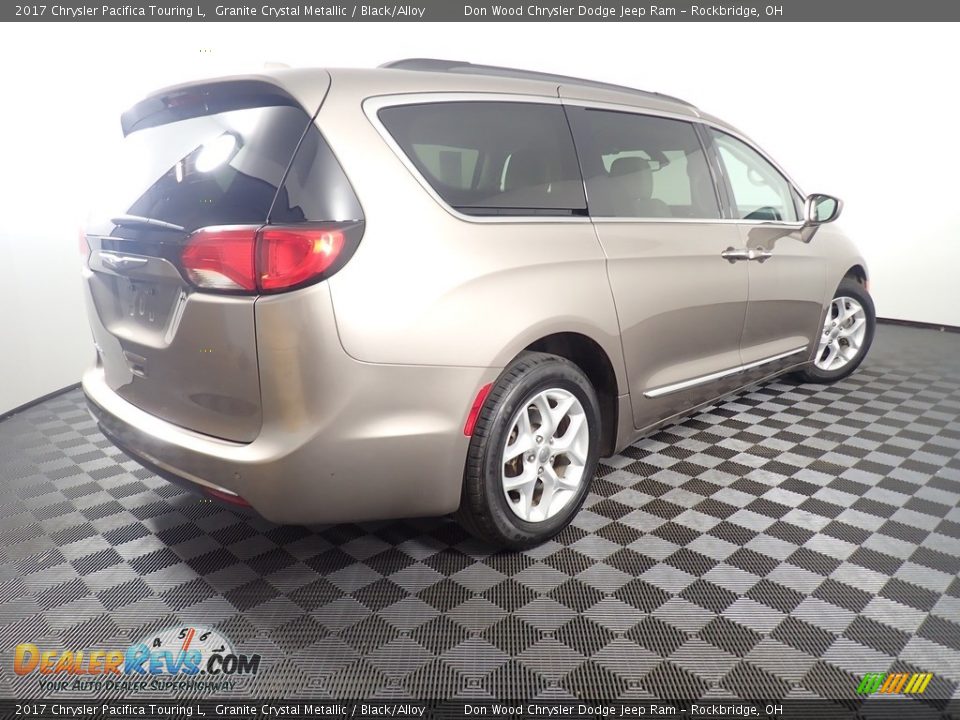 2017 Chrysler Pacifica Touring L Granite Crystal Metallic / Black/Alloy Photo #12