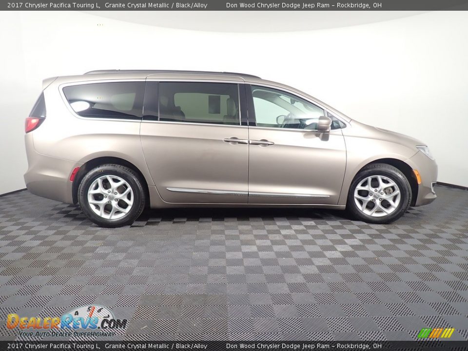 2017 Chrysler Pacifica Touring L Granite Crystal Metallic / Black/Alloy Photo #13