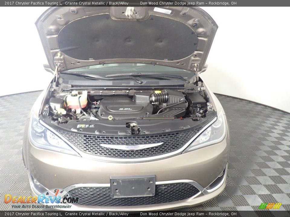 2017 Chrysler Pacifica Touring L Granite Crystal Metallic / Black/Alloy Photo #14