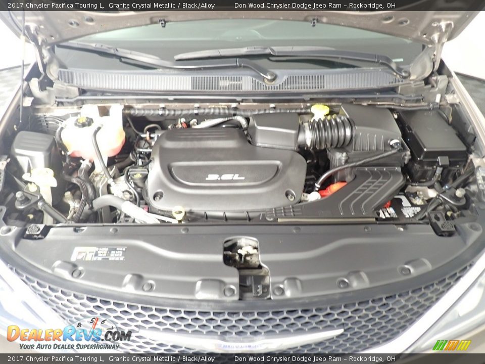 2017 Chrysler Pacifica Touring L Granite Crystal Metallic / Black/Alloy Photo #15