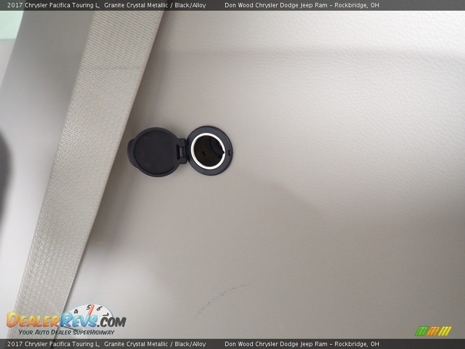 2017 Chrysler Pacifica Touring L Granite Crystal Metallic / Black/Alloy Photo #19