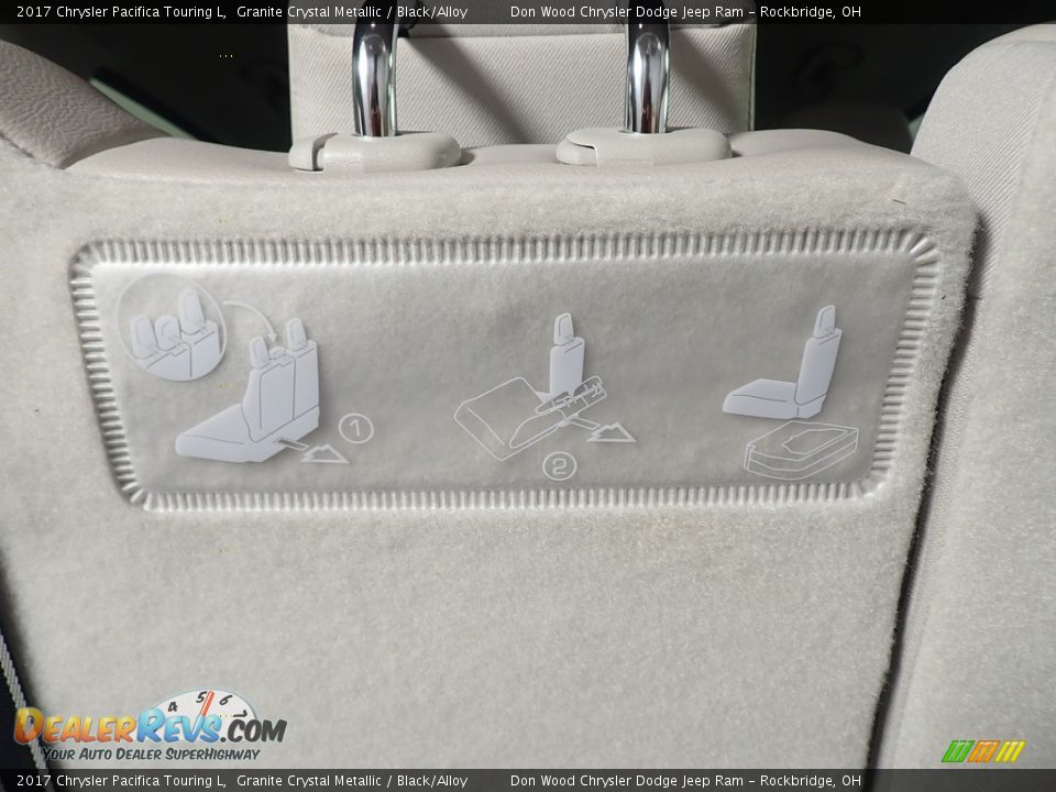 2017 Chrysler Pacifica Touring L Granite Crystal Metallic / Black/Alloy Photo #20