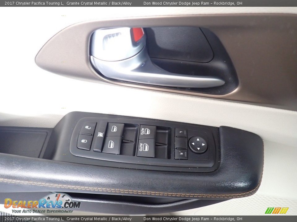 2017 Chrysler Pacifica Touring L Granite Crystal Metallic / Black/Alloy Photo #23