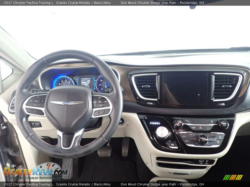 2017 Chrysler Pacifica Touring L Granite Crystal Metallic / Black/Alloy Photo #26