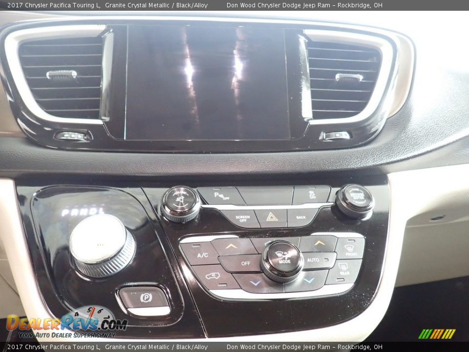 2017 Chrysler Pacifica Touring L Granite Crystal Metallic / Black/Alloy Photo #30