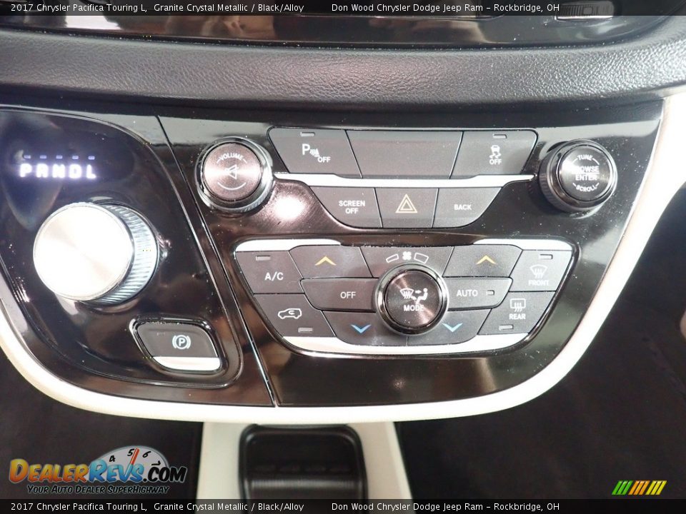 2017 Chrysler Pacifica Touring L Granite Crystal Metallic / Black/Alloy Photo #31