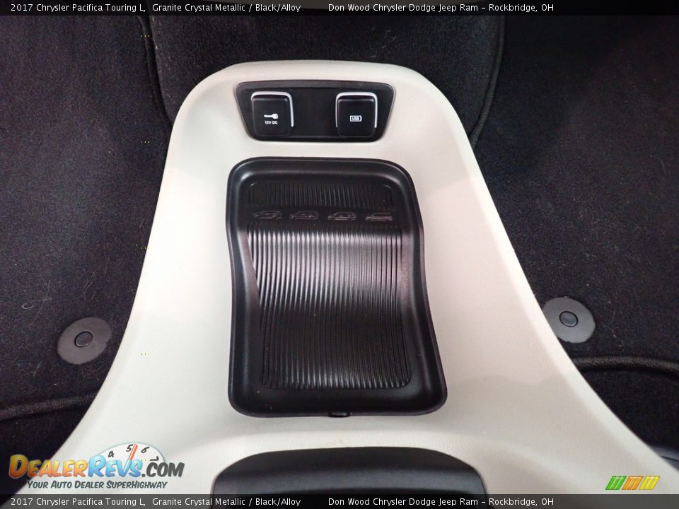 2017 Chrysler Pacifica Touring L Granite Crystal Metallic / Black/Alloy Photo #34