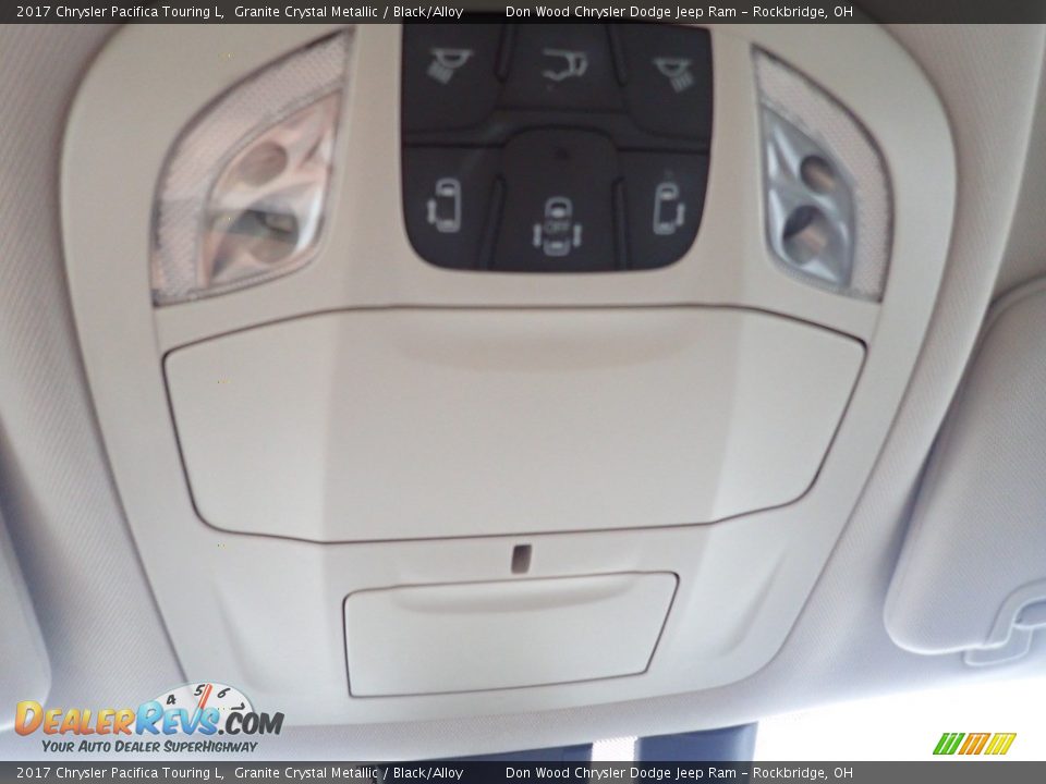 2017 Chrysler Pacifica Touring L Granite Crystal Metallic / Black/Alloy Photo #36
