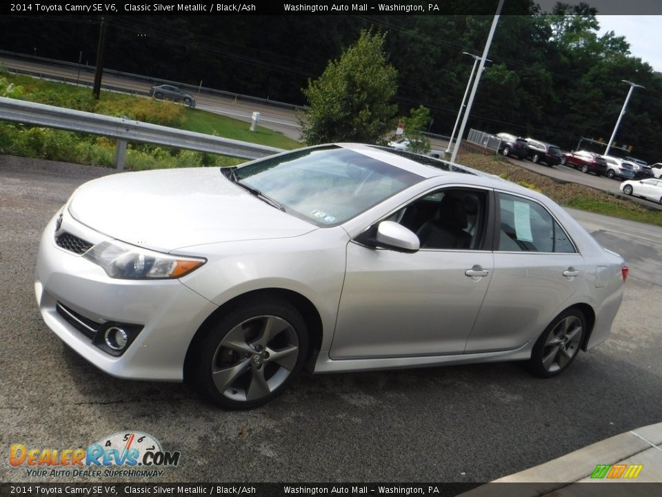 2014 Toyota Camry SE V6 Classic Silver Metallic / Black/Ash Photo #12