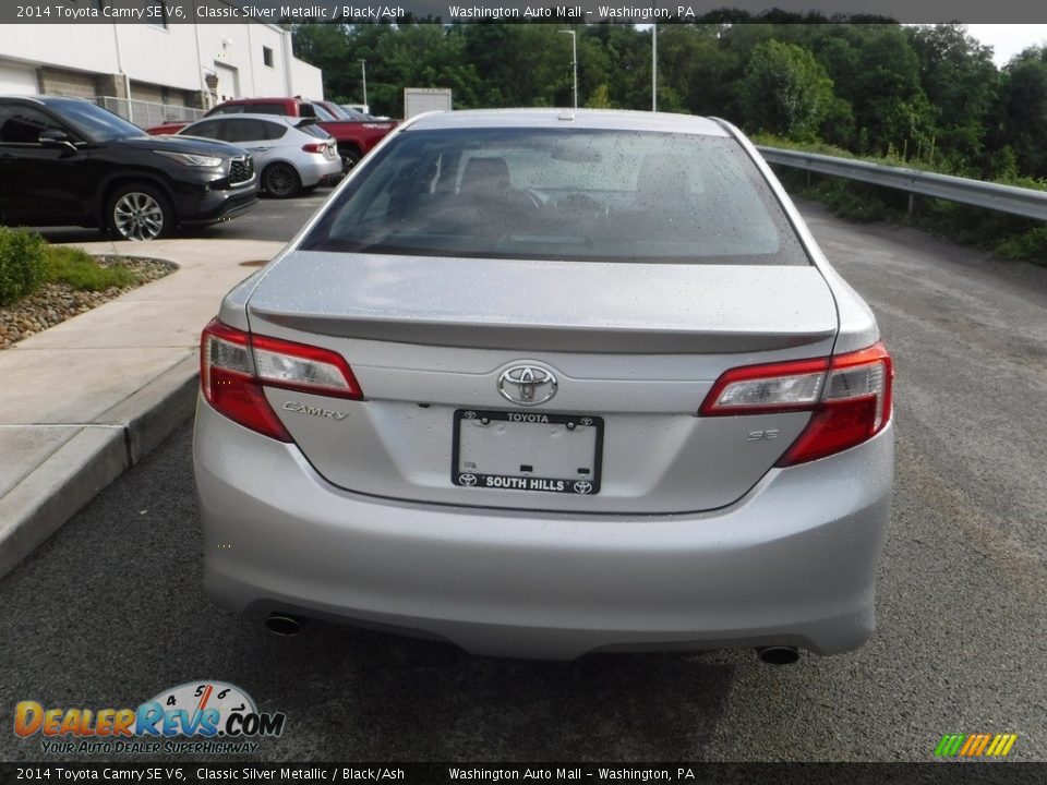 2014 Toyota Camry SE V6 Classic Silver Metallic / Black/Ash Photo #15