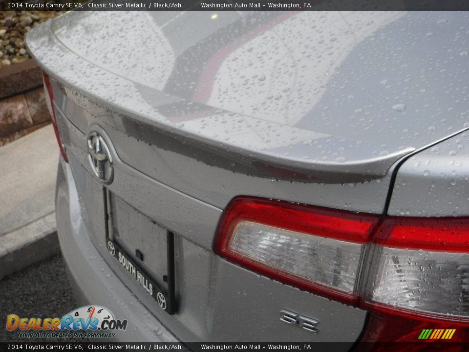 2014 Toyota Camry SE V6 Classic Silver Metallic / Black/Ash Photo #17