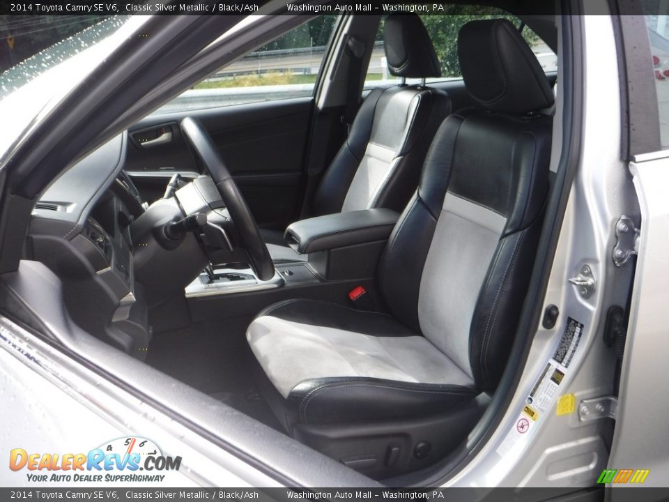 2014 Toyota Camry SE V6 Classic Silver Metallic / Black/Ash Photo #20