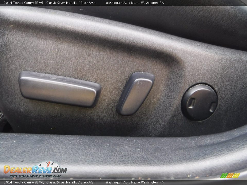 2014 Toyota Camry SE V6 Classic Silver Metallic / Black/Ash Photo #21