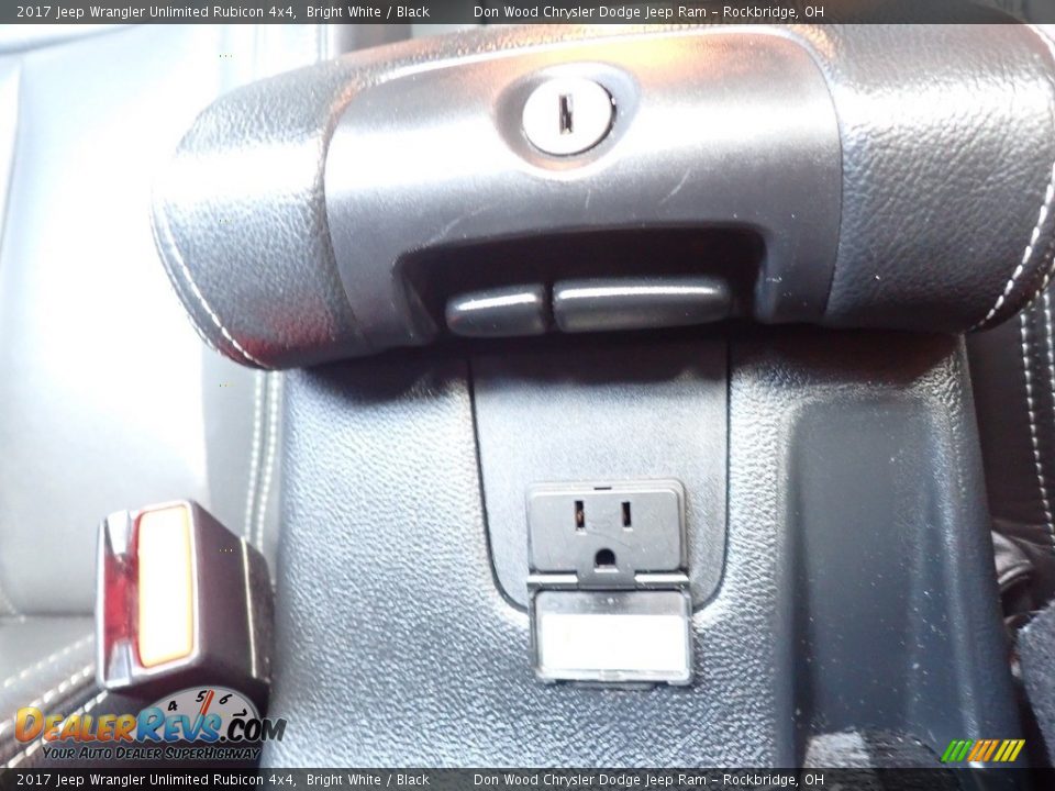 2017 Jeep Wrangler Unlimited Rubicon 4x4 Bright White / Black Photo #31