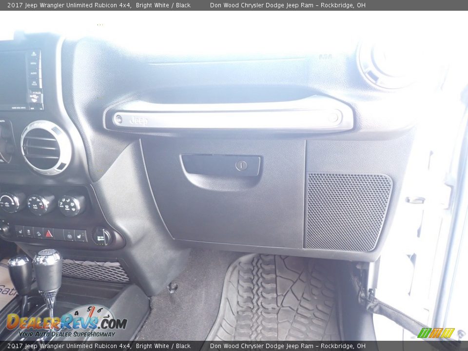 2017 Jeep Wrangler Unlimited Rubicon 4x4 Bright White / Black Photo #36