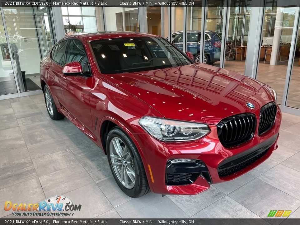 Front 3/4 View of 2021 BMW X4 xDrive30i Photo #1
