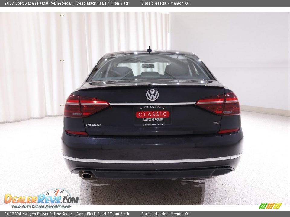 2017 Volkswagen Passat R-Line Sedan Deep Black Pearl / Titan Black Photo #16