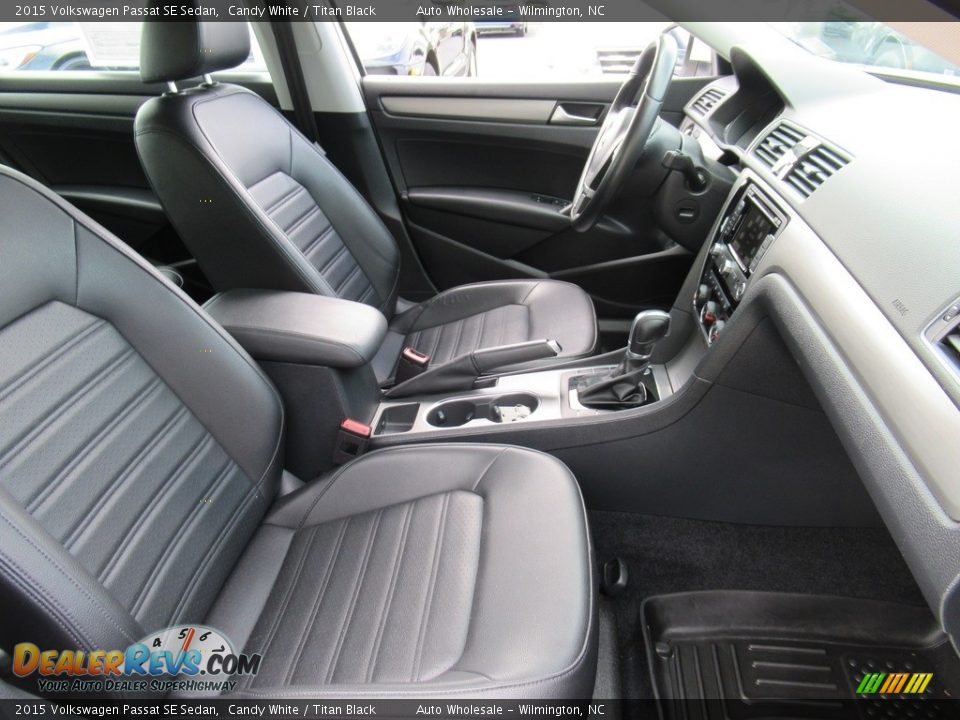 Front Seat of 2015 Volkswagen Passat SE Sedan Photo #13