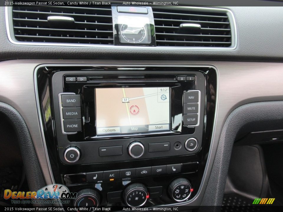 Controls of 2015 Volkswagen Passat SE Sedan Photo #17