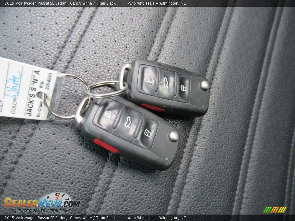 Keys of 2015 Volkswagen Passat SE Sedan Photo #20