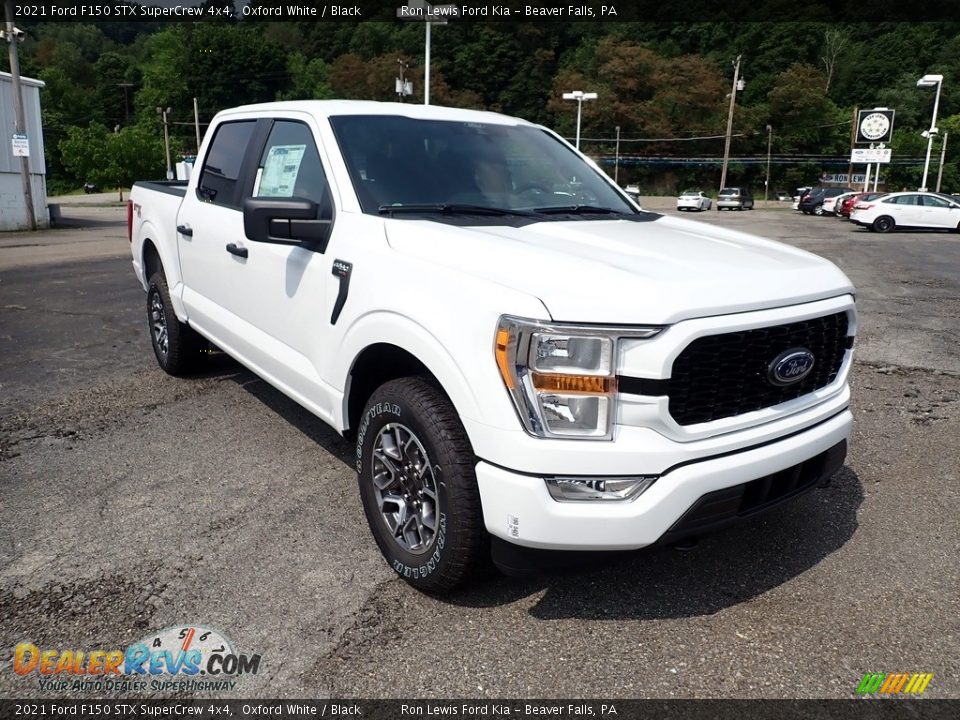 Front 3/4 View of 2021 Ford F150 STX SuperCrew 4x4 Photo #3