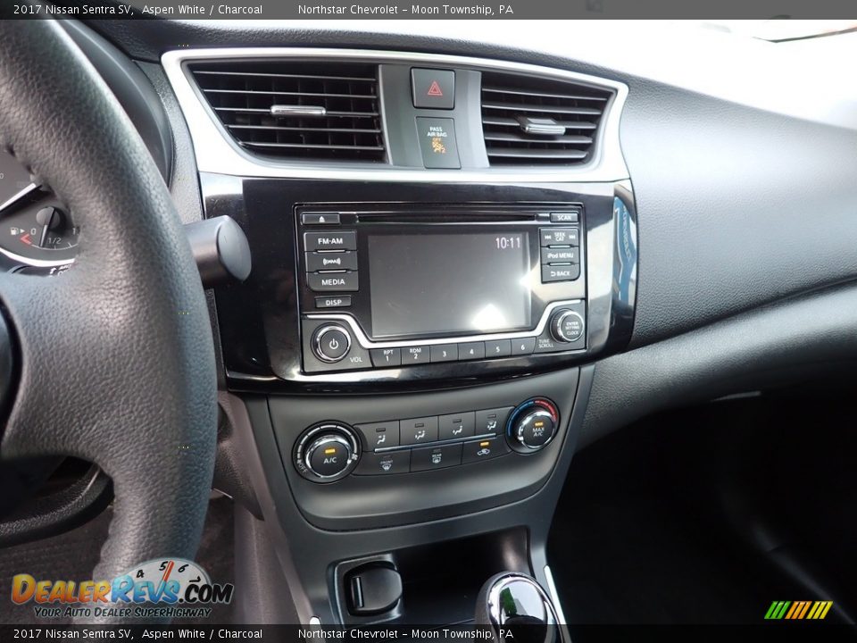 2017 Nissan Sentra SV Aspen White / Charcoal Photo #27