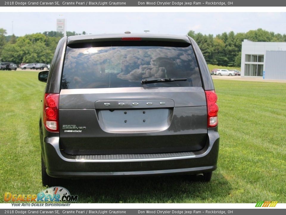 2018 Dodge Grand Caravan SE Granite Pearl / Black/Light Graystone Photo #7