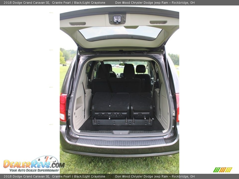 2018 Dodge Grand Caravan SE Granite Pearl / Black/Light Graystone Photo #12