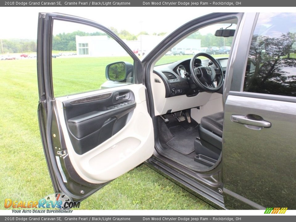 2018 Dodge Grand Caravan SE Granite Pearl / Black/Light Graystone Photo #14