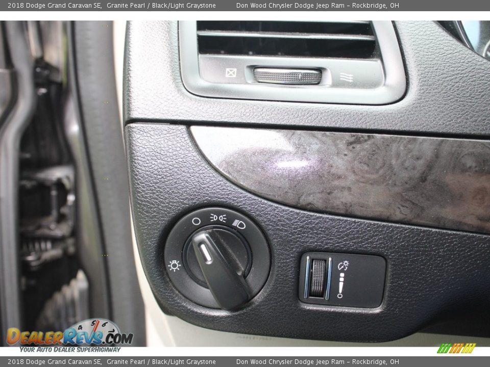 2018 Dodge Grand Caravan SE Granite Pearl / Black/Light Graystone Photo #21