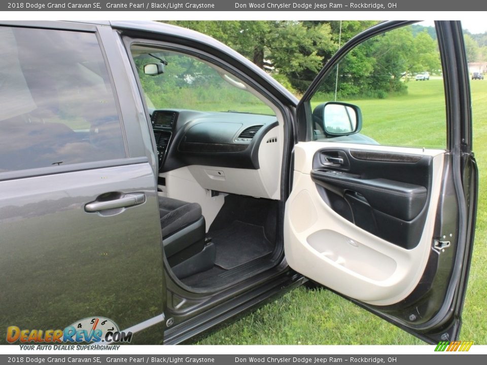 2018 Dodge Grand Caravan SE Granite Pearl / Black/Light Graystone Photo #25