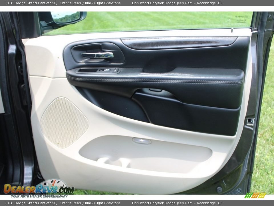 2018 Dodge Grand Caravan SE Granite Pearl / Black/Light Graystone Photo #26