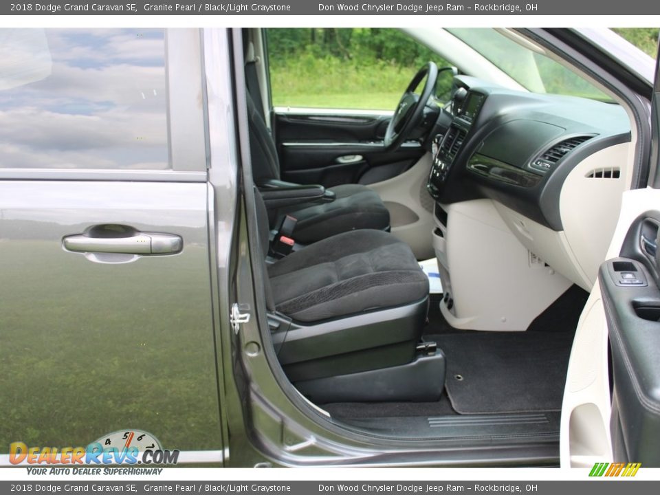 2018 Dodge Grand Caravan SE Granite Pearl / Black/Light Graystone Photo #27