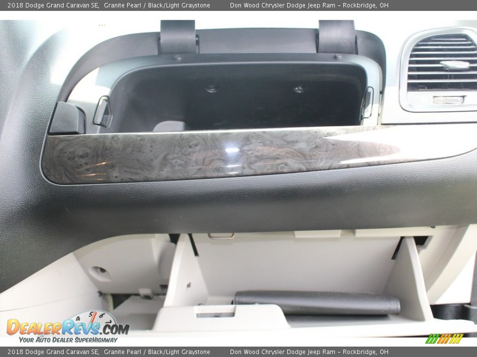2018 Dodge Grand Caravan SE Granite Pearl / Black/Light Graystone Photo #28