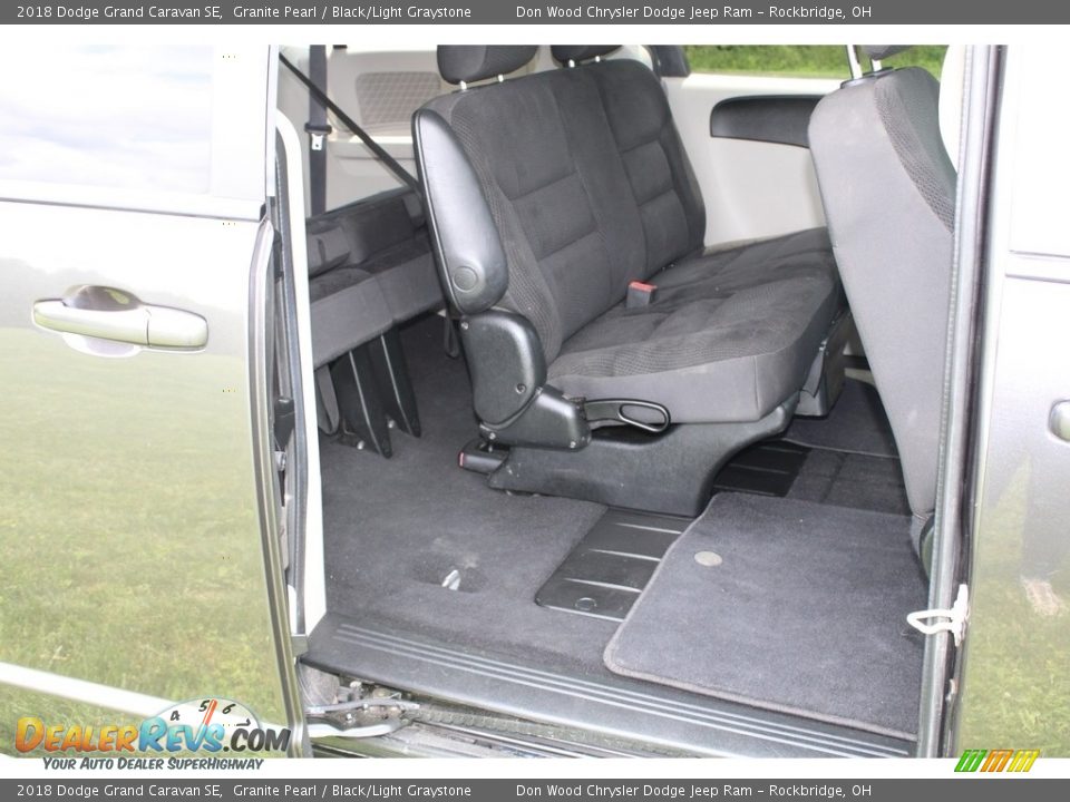 2018 Dodge Grand Caravan SE Granite Pearl / Black/Light Graystone Photo #29