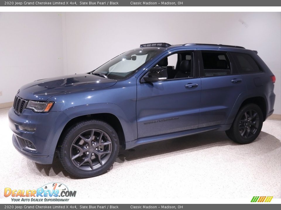 Front 3/4 View of 2020 Jeep Grand Cherokee Limited X 4x4 Photo #3