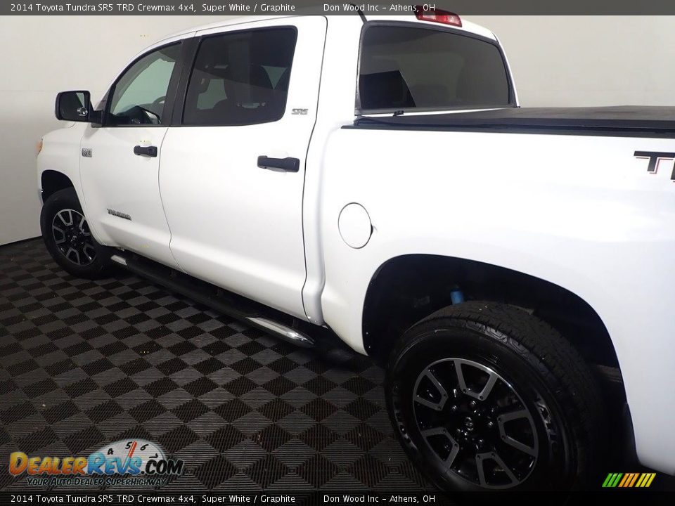 2014 Toyota Tundra SR5 TRD Crewmax 4x4 Super White / Graphite Photo #17