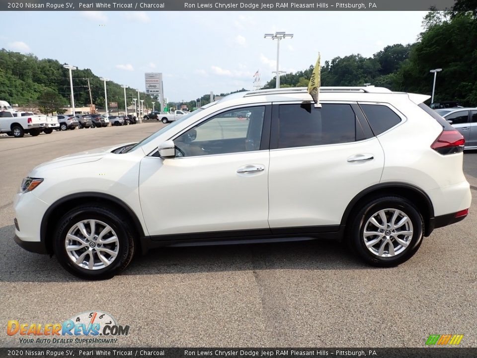2020 Nissan Rogue SV Pearl White Tricoat / Charcoal Photo #2