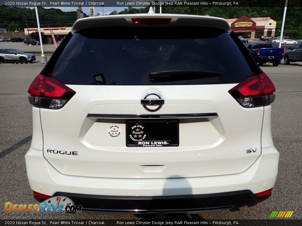 2020 Nissan Rogue SV Pearl White Tricoat / Charcoal Photo #4