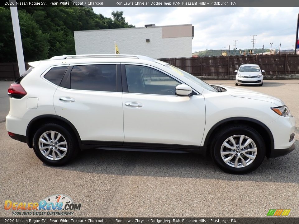 2020 Nissan Rogue SV Pearl White Tricoat / Charcoal Photo #7